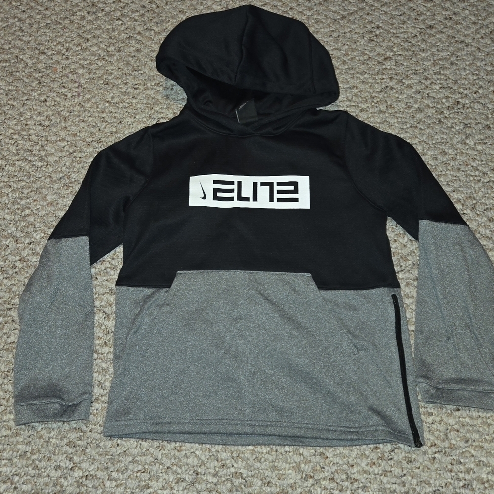 Nike Boys' Therma Elite Pullover Basketball Hoodie Standard Fit Size Medium